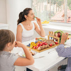 Bamboe kaasplank - Delicatessenplankenset - Kaasbordenset - Houten snackplank - Inclusief kaasmes en -vork - Houten handvat - Wordt geleverd met 4 roestvrijstalen messen